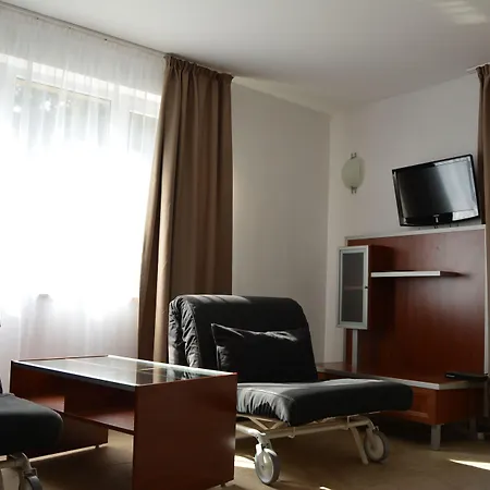 מלון דירות Milennia Family 4*